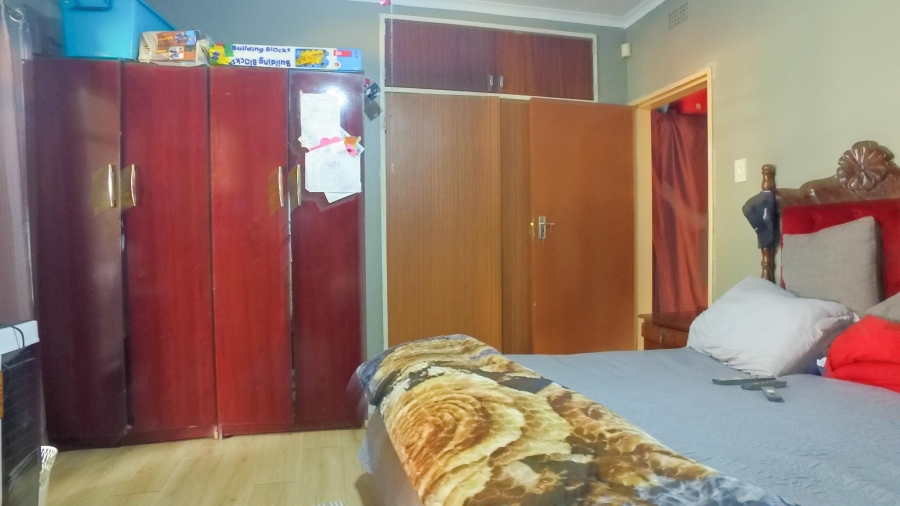 6 Bedroom Property for Sale in Oos Einde North West